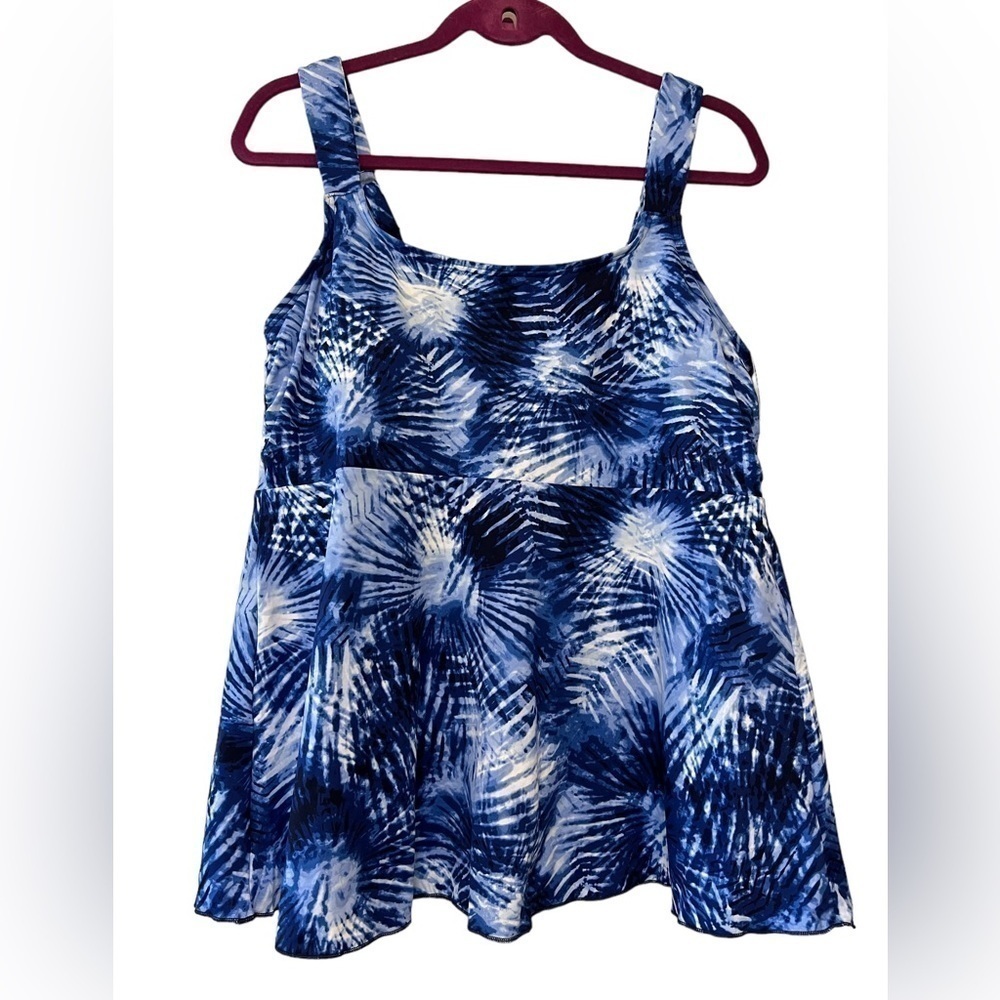Lands’ End flutter tankini size large